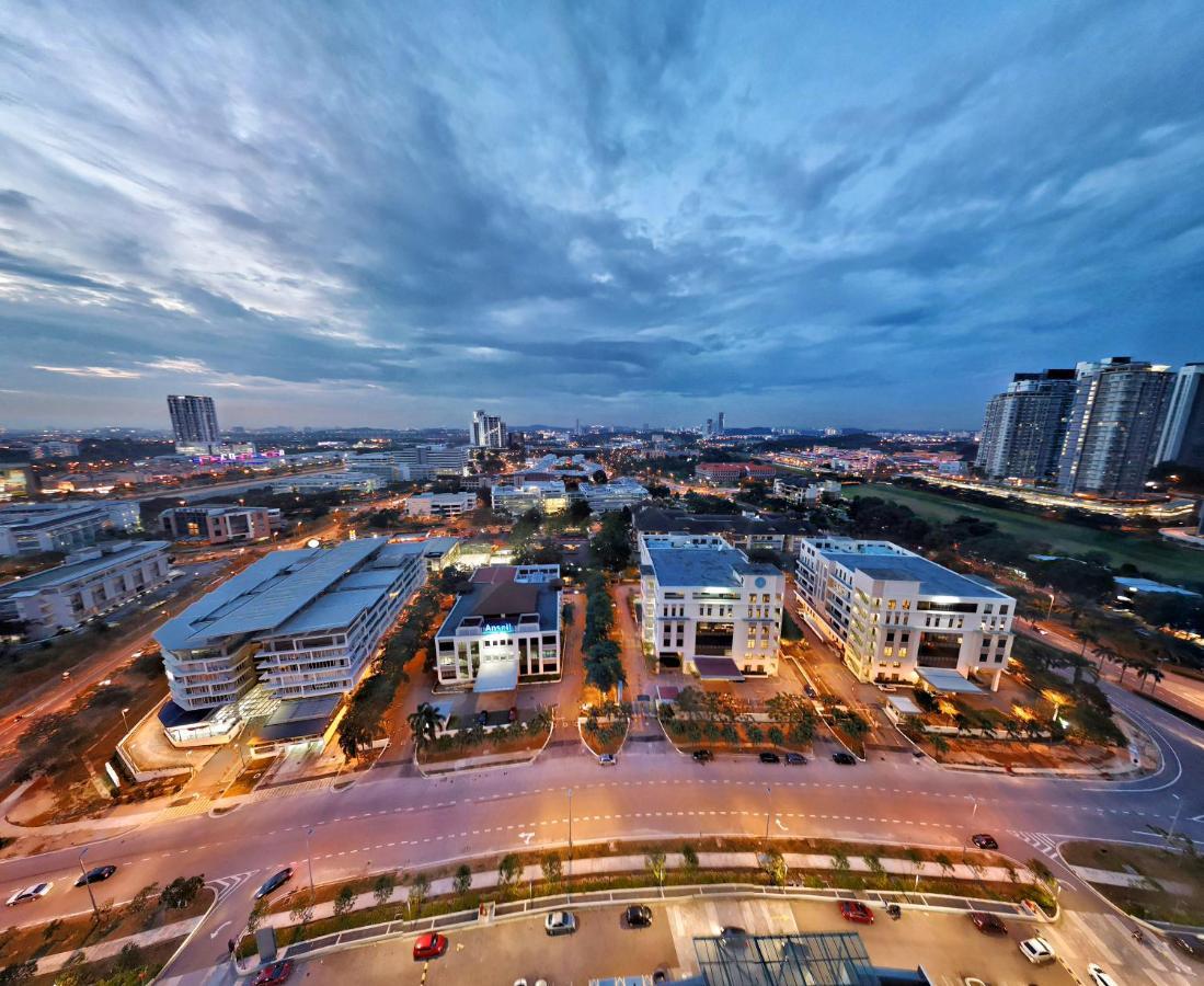 Cybersquare By Beestay Management Cyberjaya Esterno foto